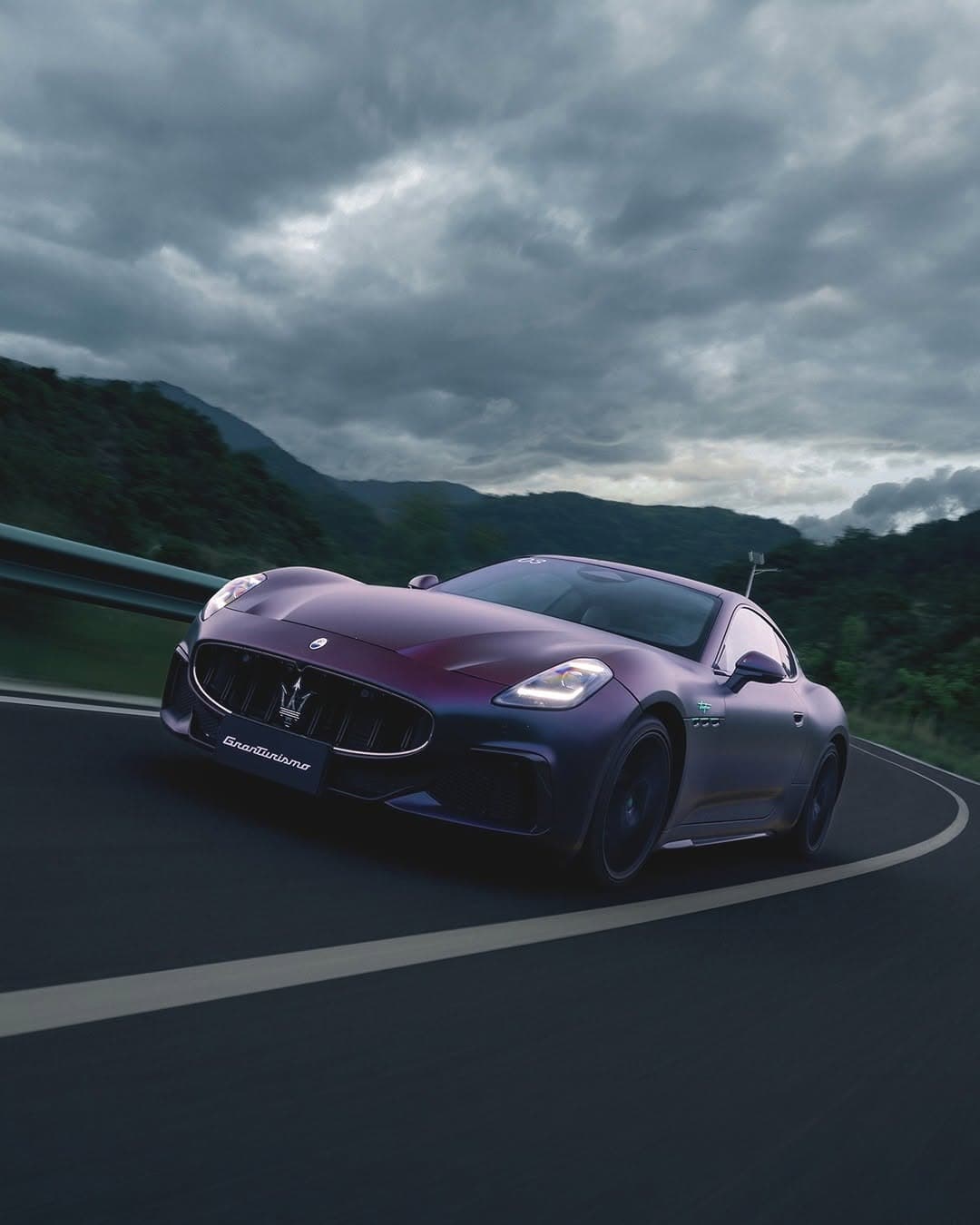 Storm Light on the Road: The Maserati GranTurismo Trofeo Between Wuhan and Shiyan