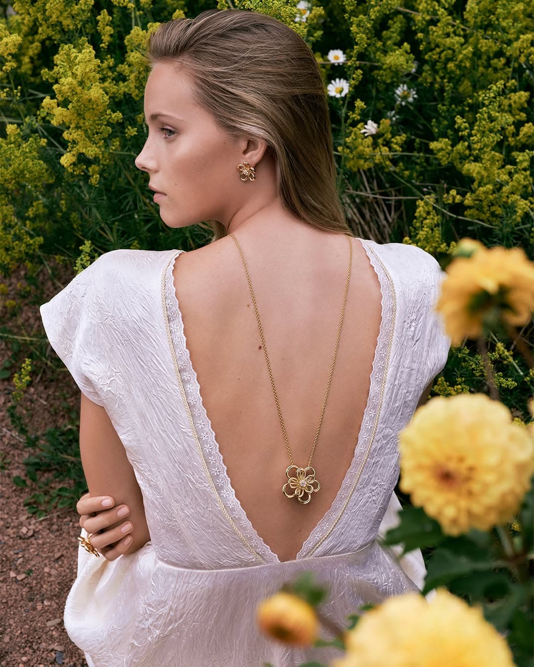 Van Cleef & Arpels Flowerlace, Where a Garden Learns to Glow