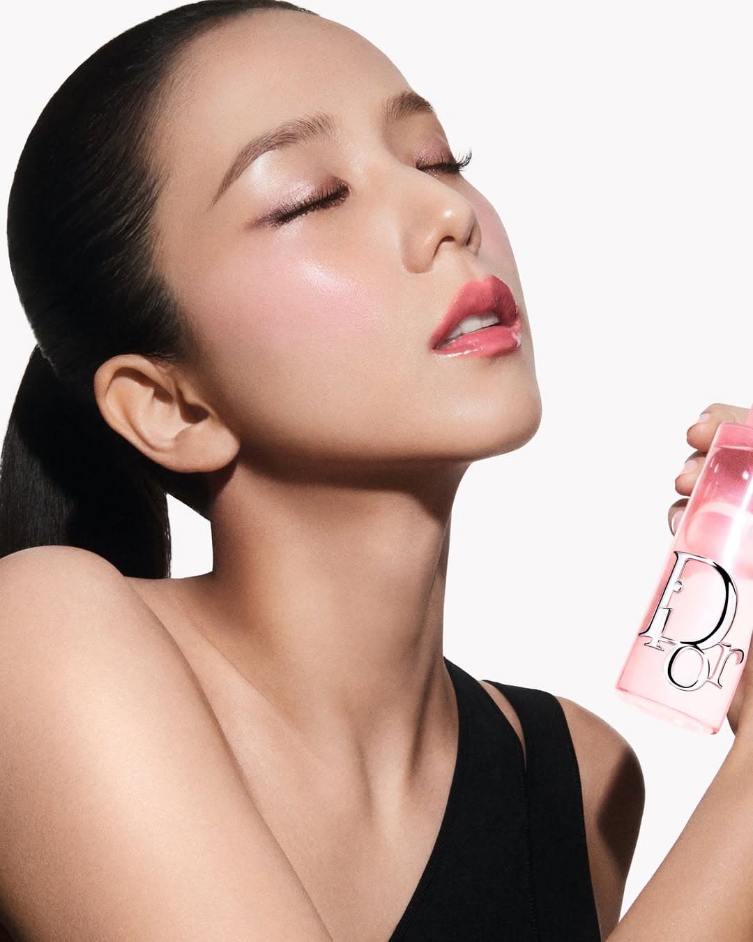 The Mist That Makes Makeup Look Newly Done, Even at 6 P.M.