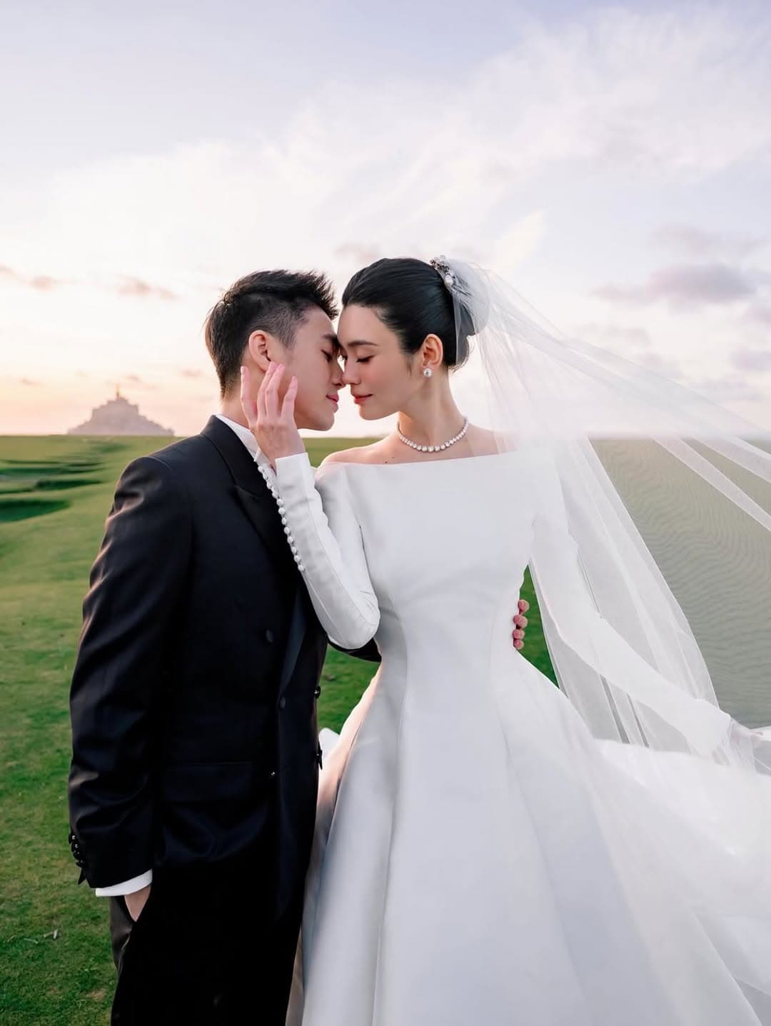 Ming Xi in Dior, and the Quiet Shock of Jonathan Anderson’s First Bridal Moment